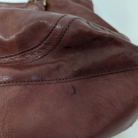 Isabella Fiore Burgundy Red Laser Cut Leather Zippered Shoulder Bag Preowned - Picture 5 of 10